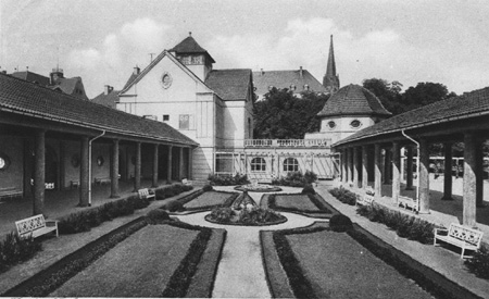Der kleine Innenhof, ca. 1925